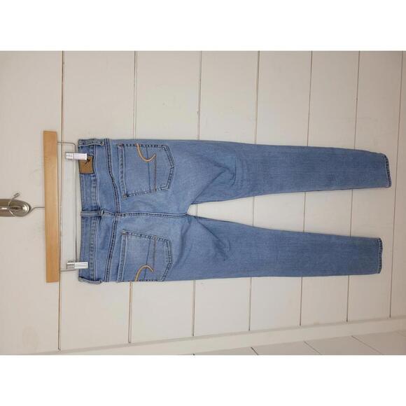 American Eagle Outfitters size 2 light blue wash denim jegging jeans - Picture 2 of 4